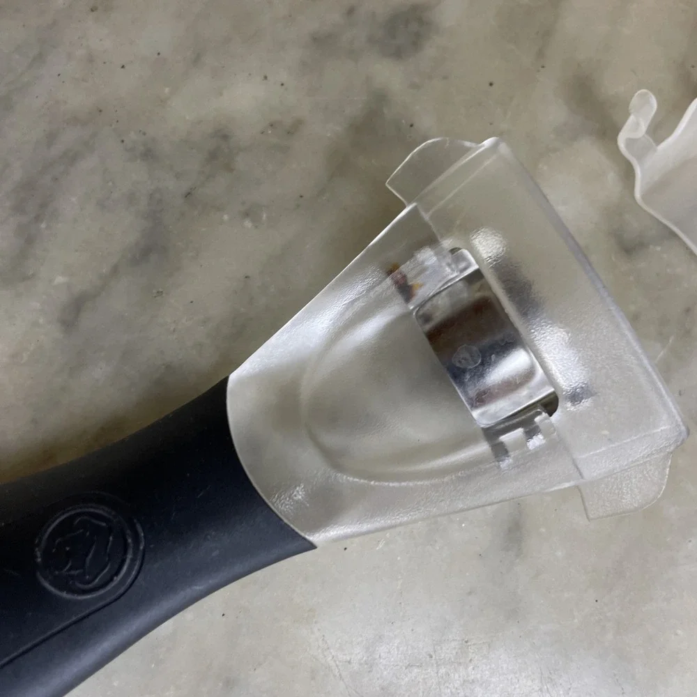 Pampered Chef Zester with Safety Storage‎ Guard